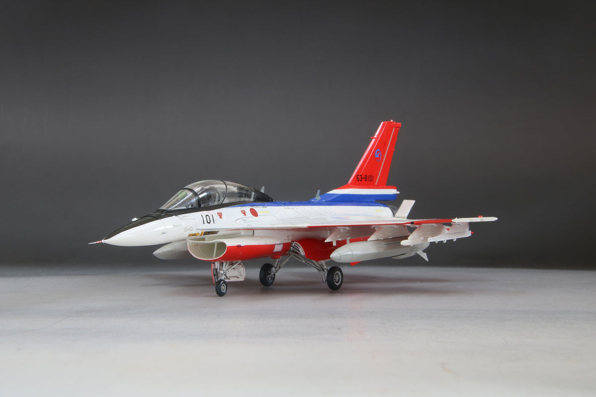 1/72 航空自衛隊 F-2B 戦闘機 “飛実101号機”w/12式地対艦誘導弾(空発型)