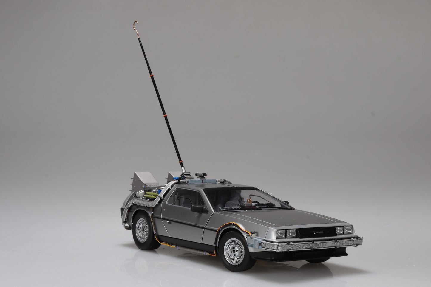 1/24 バック・トゥ・ザ・フューチャー PartⅠ タイムマシン フィギュア付き