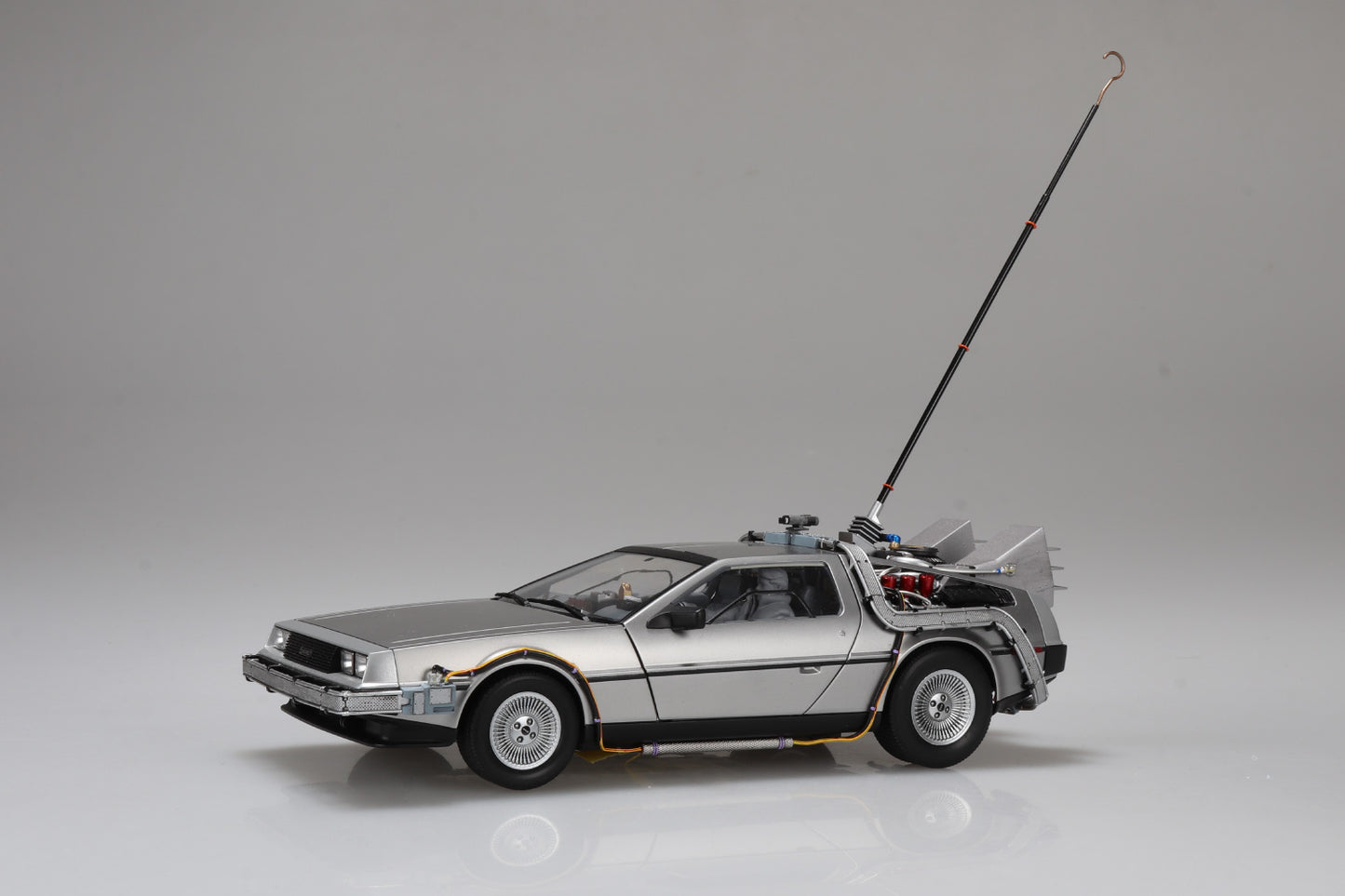 1/24 バック・トゥ・ザ・フューチャー PartⅠ タイムマシン フィギュア付き