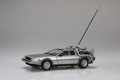 1/24 バック・トゥ・ザ・フューチャー PartⅠ タイムマシン フィギュア付き