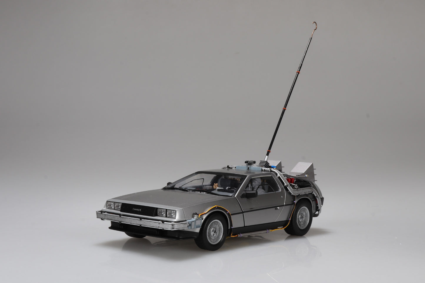 1/24 バック・トゥ・ザ・フューチャー PartⅠ タイムマシン フィギュア付き