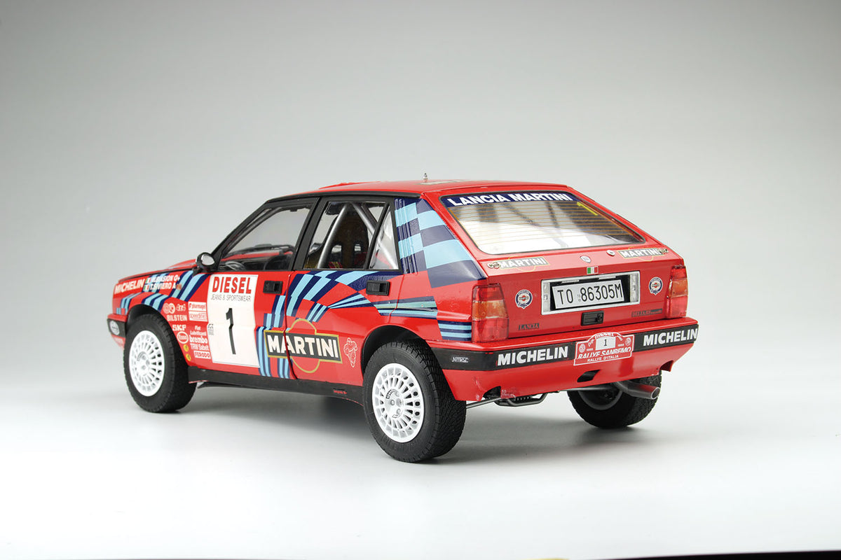 1/12 ランチア デルタ HF インテグラーレ 16V 1989 サンレモラリー（日本語対訳補足説明書付属）